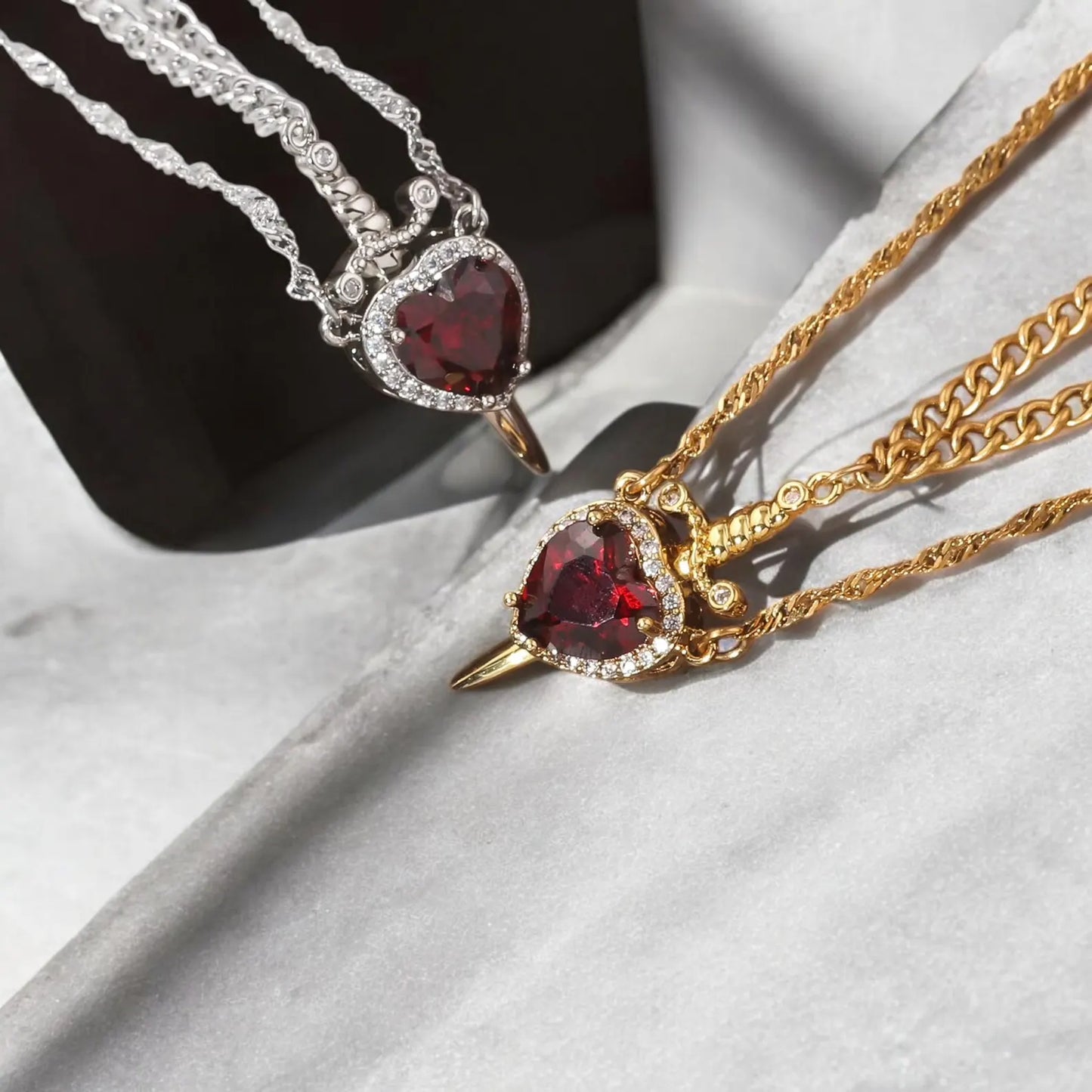 Oferta  35% de descuento pack COLLAR CORAZON Y ESPADA